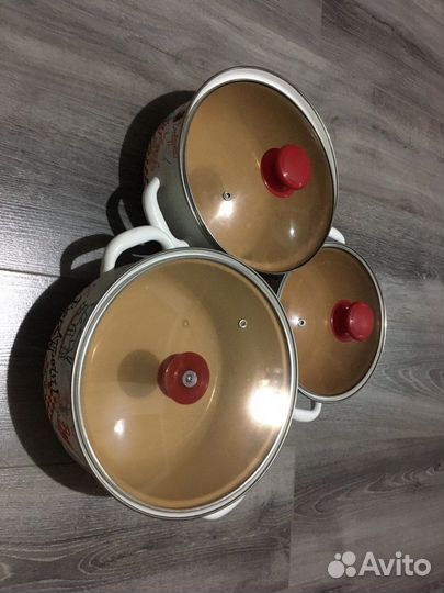 Набор кастрюль эмалированных