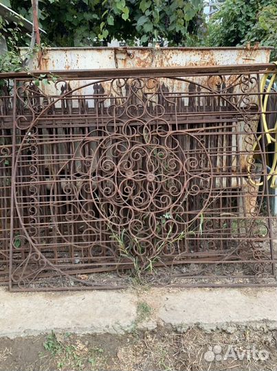 Секции забора кованные