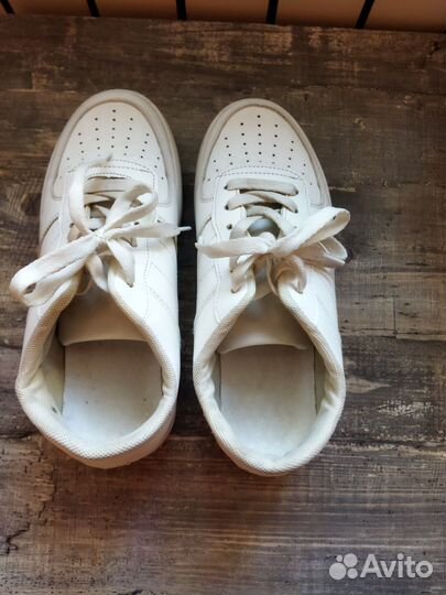 Кроссовки женские
