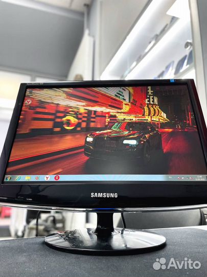 Монитор Samsung SyncMaster 933nw