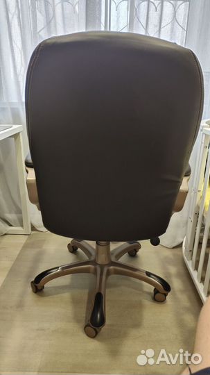 Компьютерное кресло руководителя