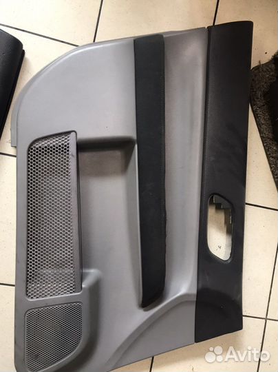 Обшивки дверей Subaru forester sg