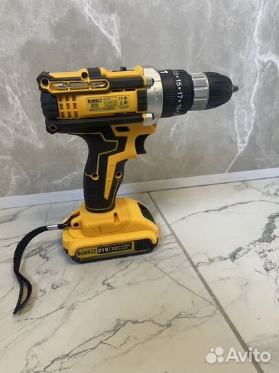 Шуруповерт DeWalt DCD 701