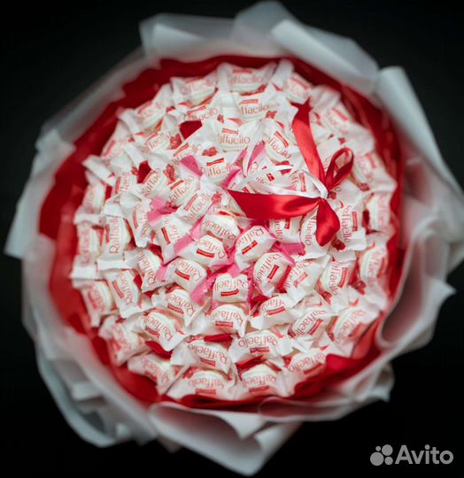 Сладкий букет из конфет Raffaello