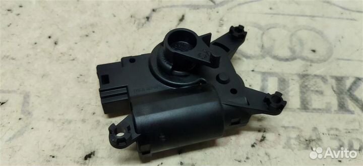 Моторчик заслонки отопителя Audi Q7 2005