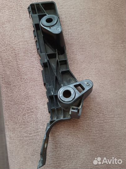 Крепление бампера переднее левое Мазда 3 BM BN