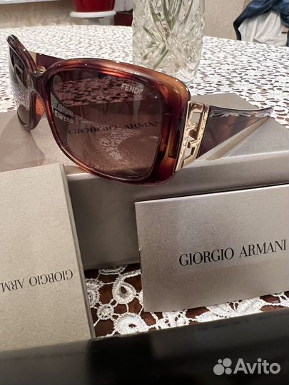 Солнцезащитные очки женские брендовые