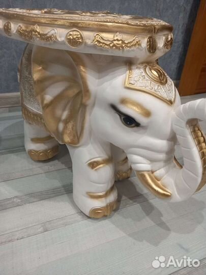 Красивый подарок, Слон/тумба