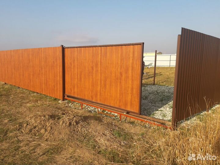 Установка заборов из евроштакетника