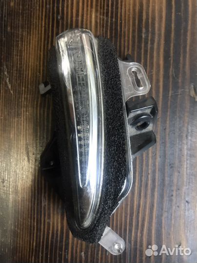 Указатель поворота в правое зеркало Lexus is 250