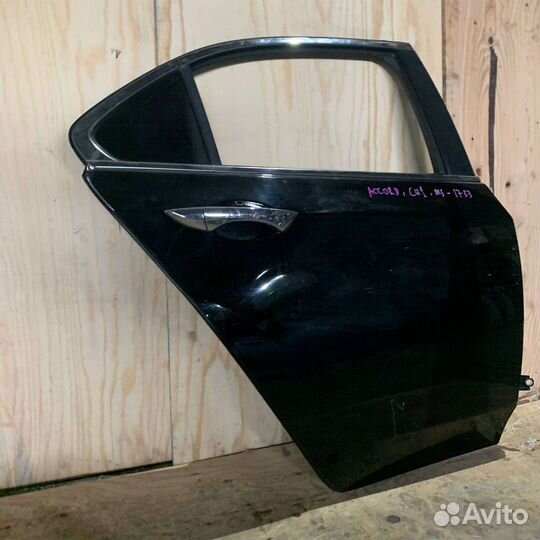 Задний правая дверь на honda accord 8