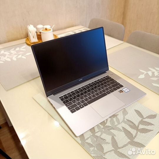 Ноутбук Huawei matebook d15 (как новый)
