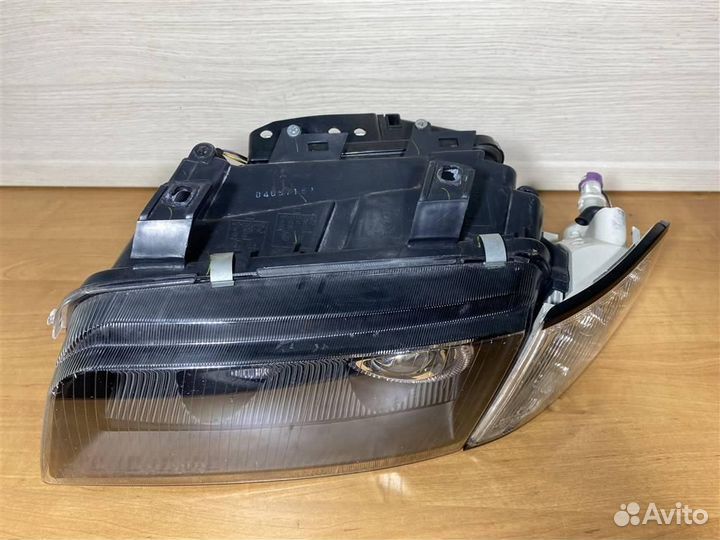 Фара левая Audi A4/RS4