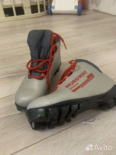 Лыжные ботинки