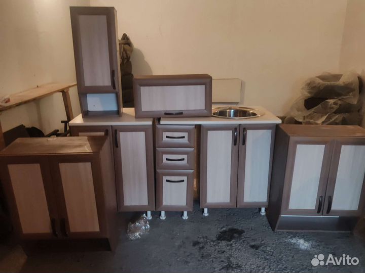 Кухонный гарнитур и плитка