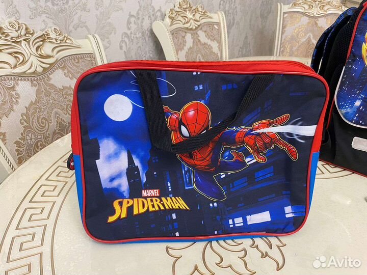 Школьный рюкзак с человеком пауком с аксессуарами