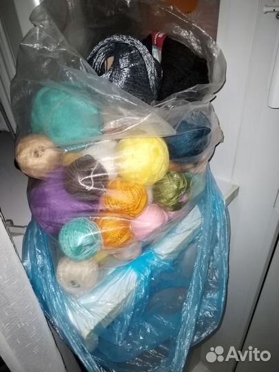 Нитки разные продаю пакетом