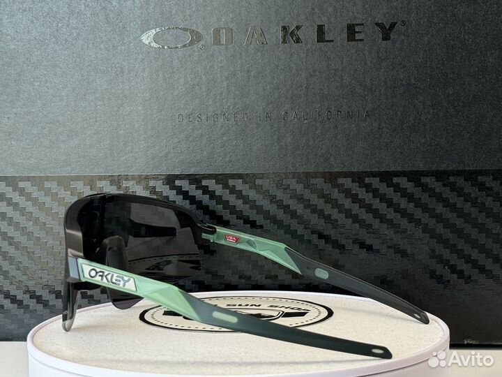 Солнцезащитные очки Oakley Sutro Lite Sweep Prizm