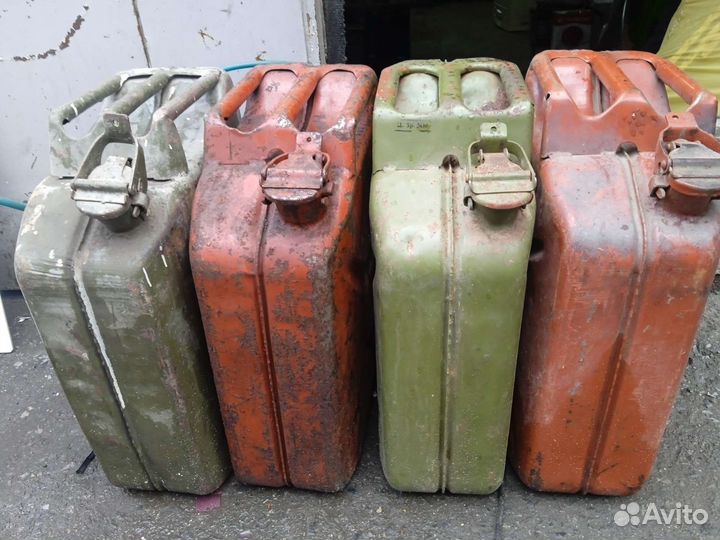 Канистры металлические 20 литров