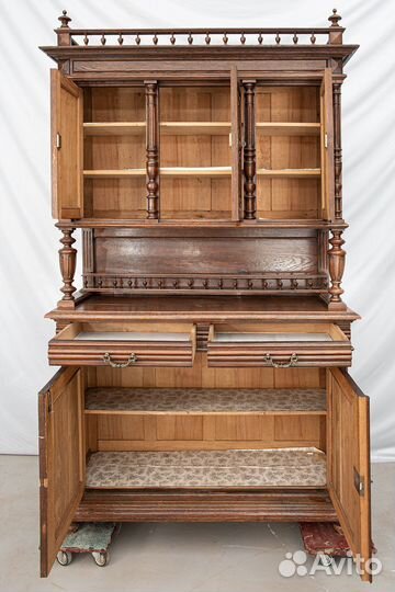 Резной двухъярусный буфет