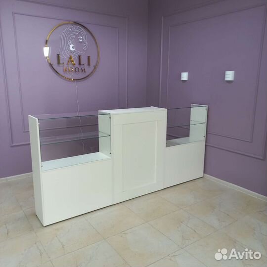 Стойка ресепшен, витрина на заказ