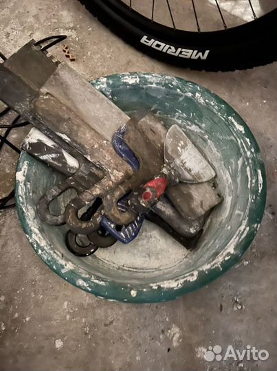 Тазик со шпателями