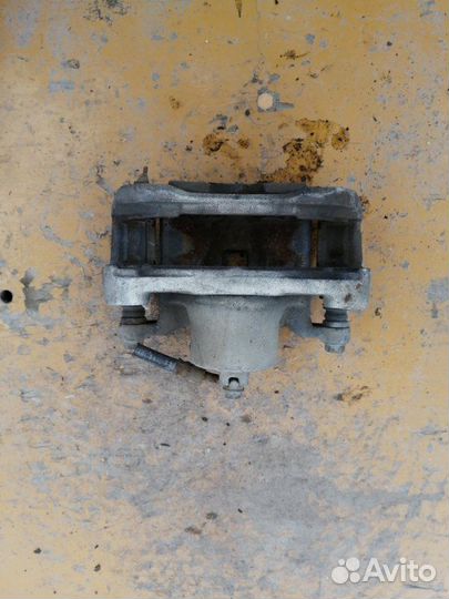 Суппорт передний правый Nissan Teana J32 VQ25