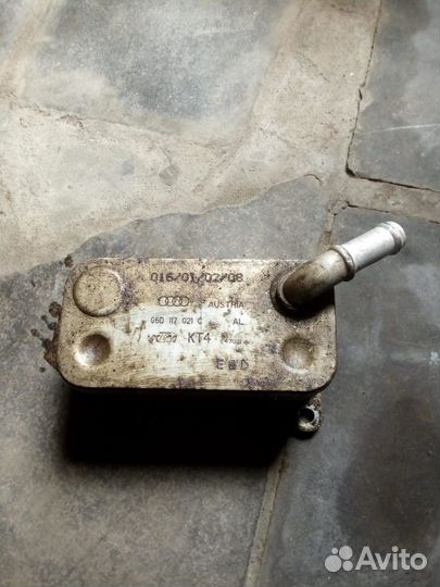 Радиатор масляный 06D117021C