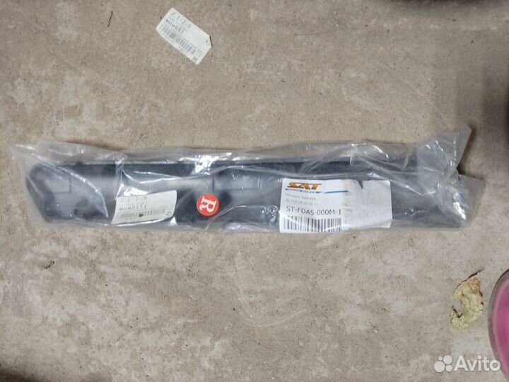 Молдинг бампера правый