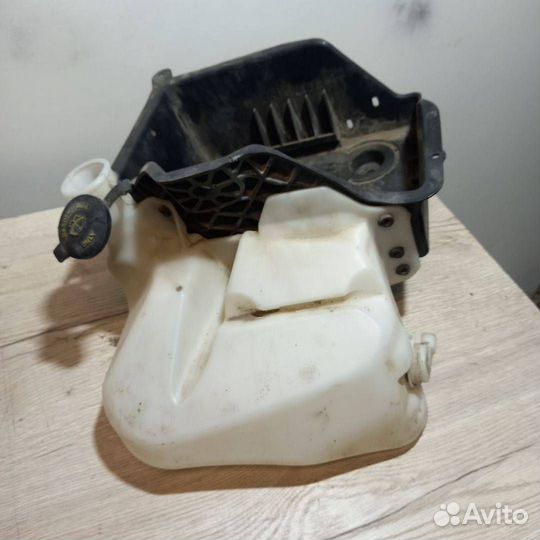 Бачок омывателя Ford Expedition 3 2008