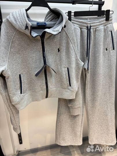 Спортивный костюм