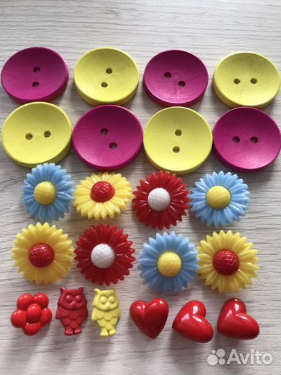 Бусины, пуговицы много
