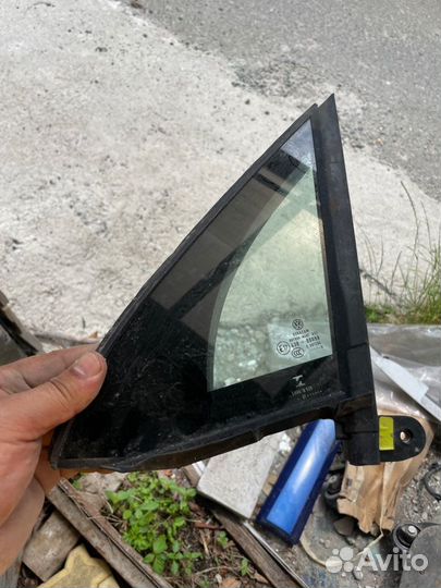 Стекло двери переднее левое Volkswagen Tiguan