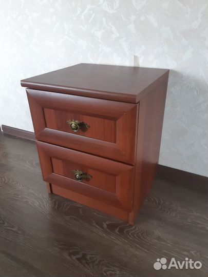 Тумба прикроватная