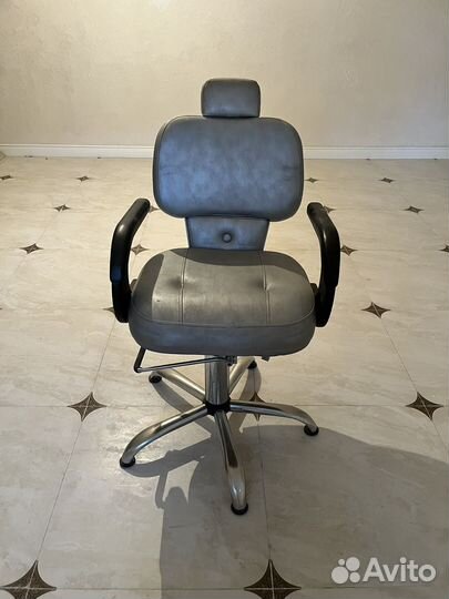 Парикмахерское кресло