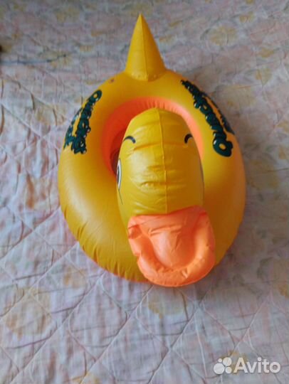 Круг и жилет для плавания