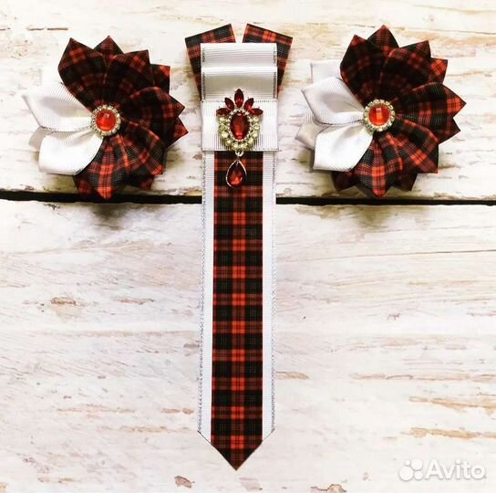 Бантики и галстук для школы