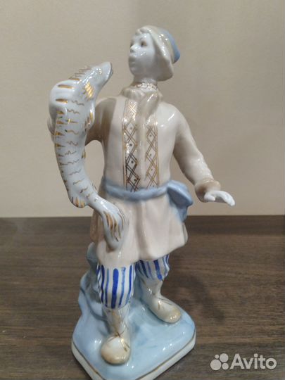 Фарфоровая статуэтка «Емеля со щукой»