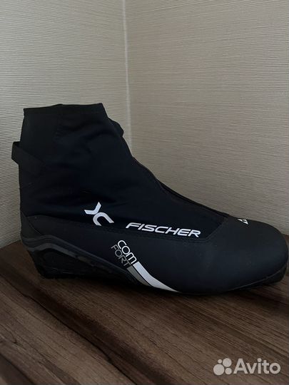 Продам лыжные ботинки