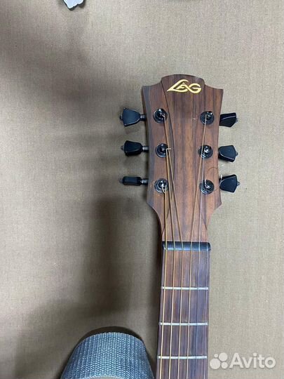 Акустическая гитара