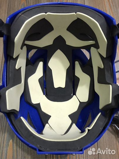 Хоккейный шлем