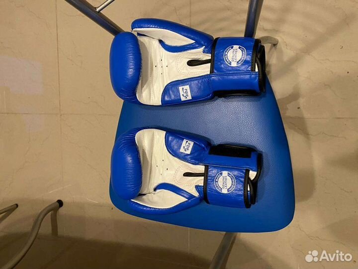 Боксерские перчатки Top Ten