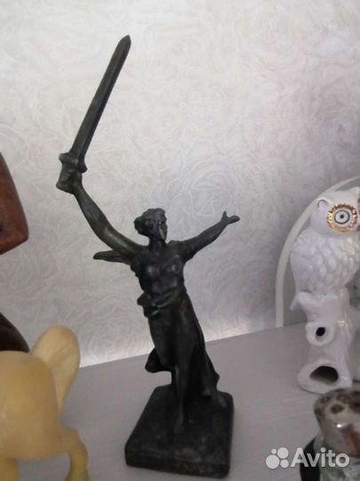 Статуэтка. Родина мать