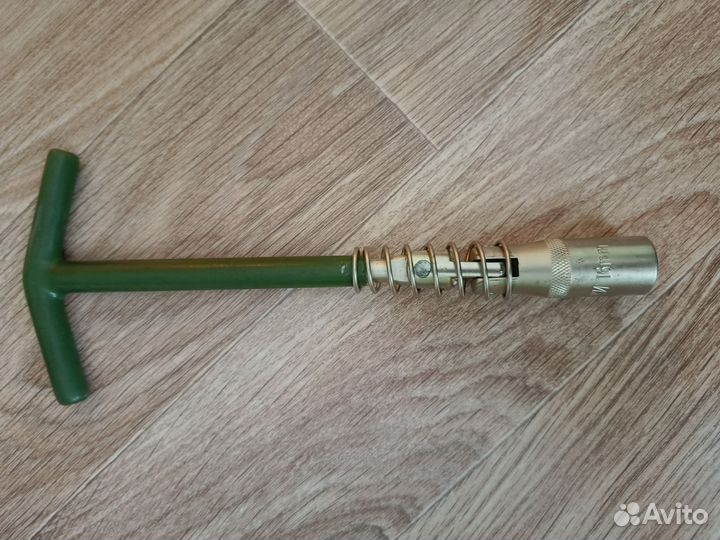 Свечной ключ на 16