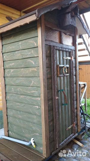Уличный туалет ручной работы