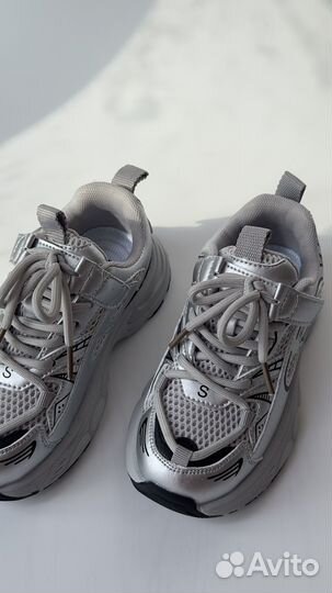 Кроссовки для девочки