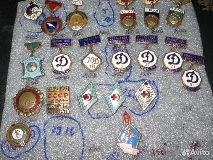 Значки тяжелые - на винтах и булавках - СССР