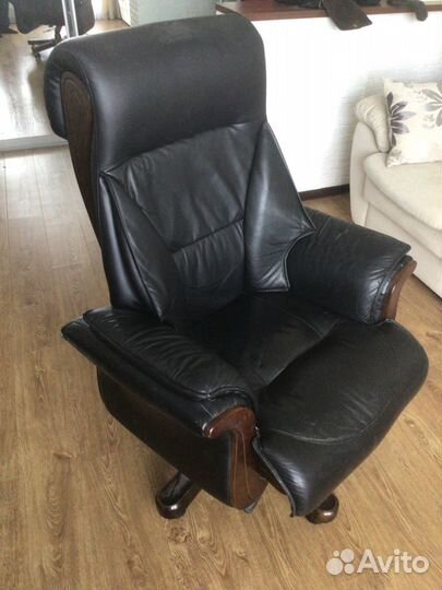 Офисное кресло