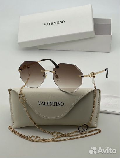 Солнцезащитные очки Valentino