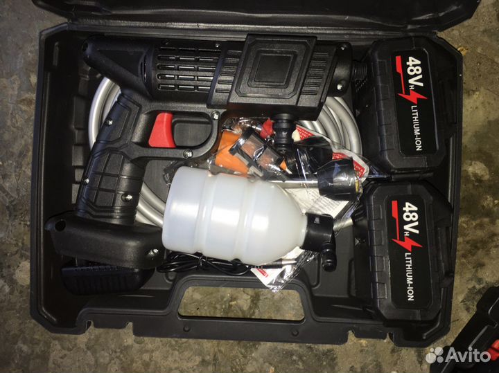 Аккумуляторная мойка высокого давления с 2 акб